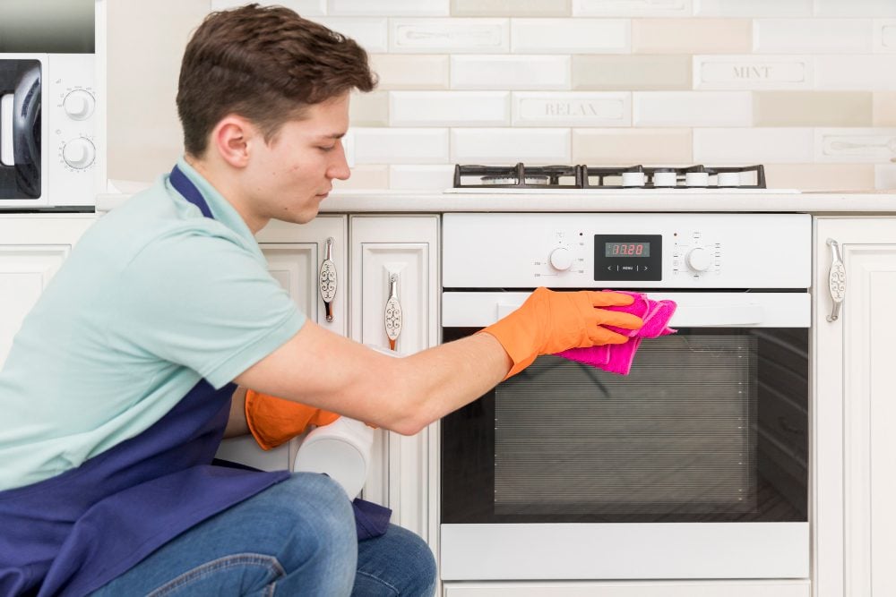 Best Way to Clean a Gas Stove Top: 4 Methods